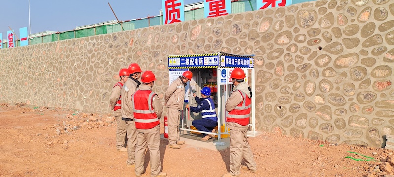 武安项目检查配电设备安全.jpg